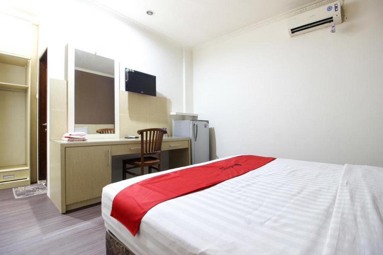 Reddoorz Near Stadion Manahan Solo Exterior photo