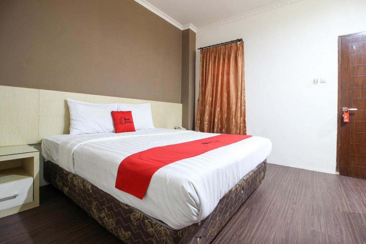 Reddoorz Near Stadion Manahan Solo Exterior photo